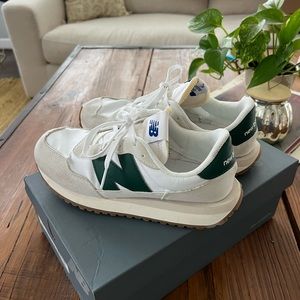 New Balance 237 tennis shoes